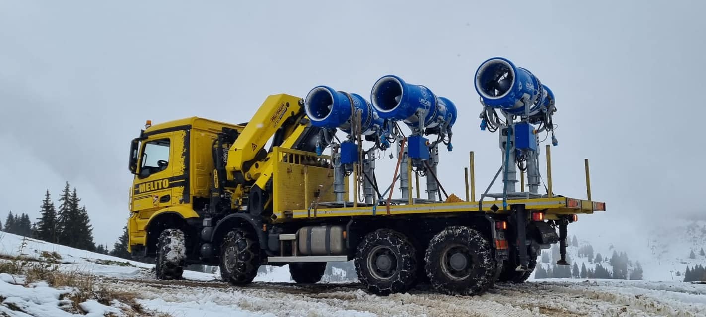 Travaux de manutention pour la pose de canons à neige Les Gets