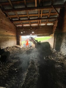 Pelle Hitachi dans une ferme