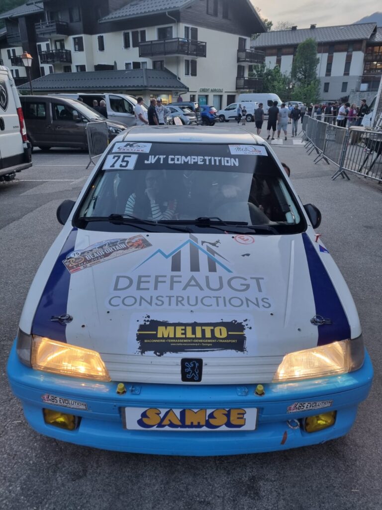 Voiture de rallye sponsorisée par Melito