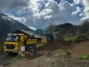 Camion Mercedes et pelle Kobelco Melito